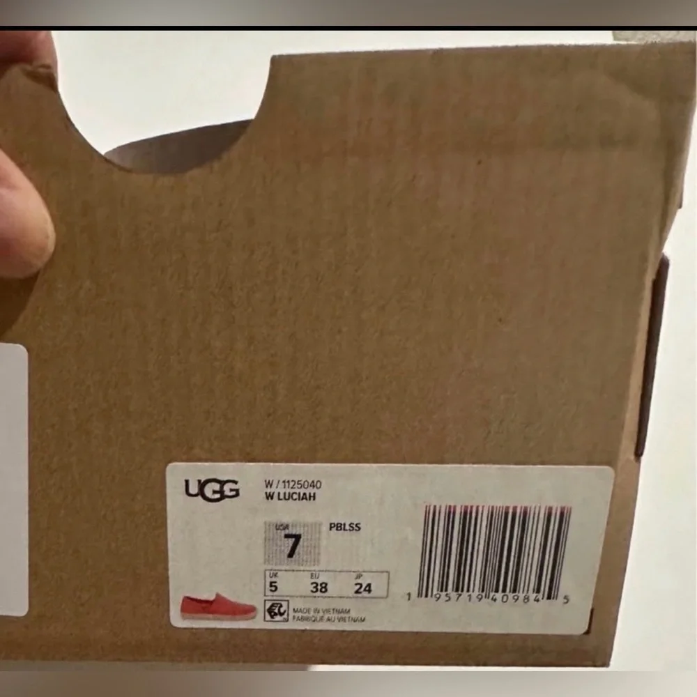 UGG NWT Women Slip On Coral Luciah Shoes SZ 7 - NEW in box - Picture 3 of 3
